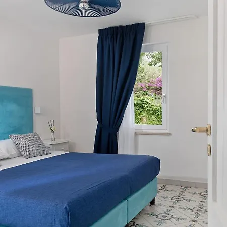 Azzurra Apartment *